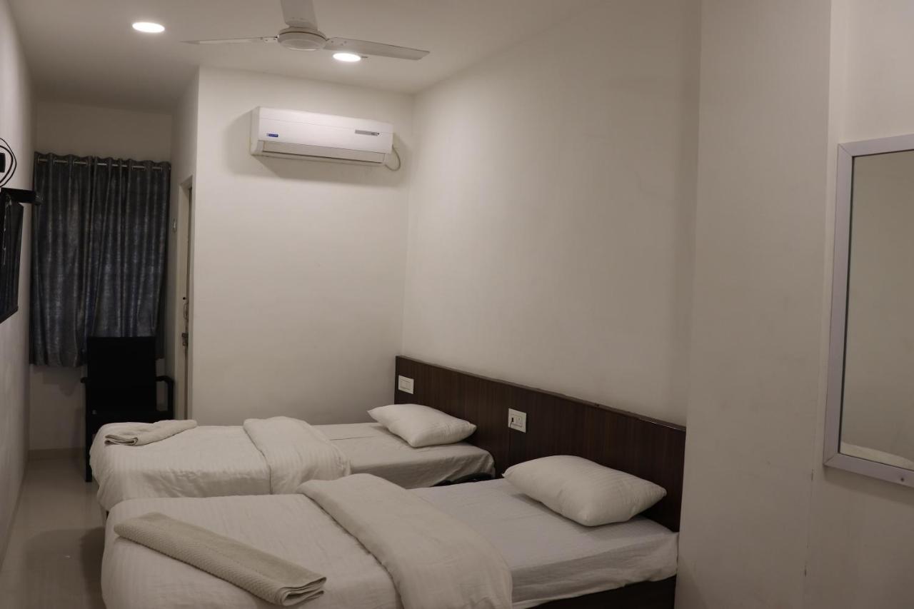 Hotel New Samrat Aurangabad  Buitenkant foto