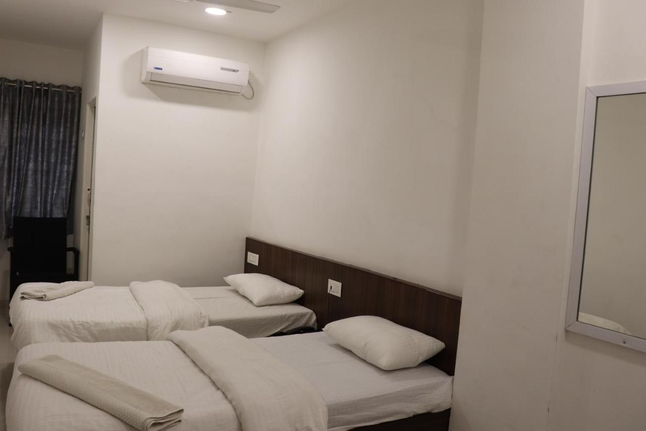Hotel New Samrat Aurangabad  Buitenkant foto