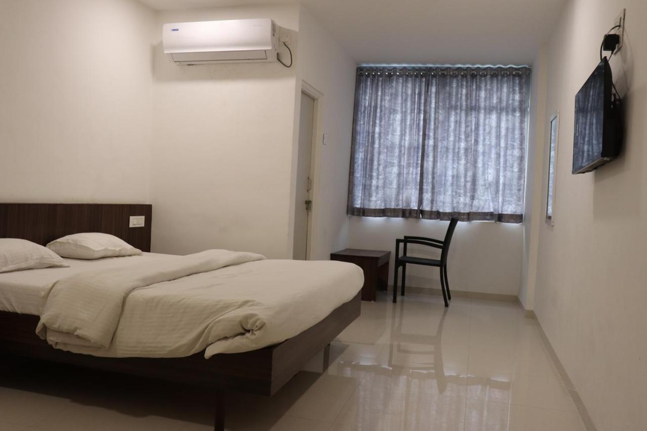 Hotel New Samrat Aurangabad  Buitenkant foto