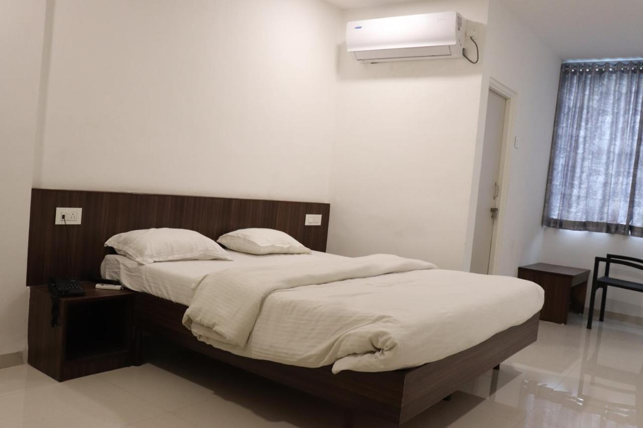Hotel New Samrat Aurangabad  Buitenkant foto
