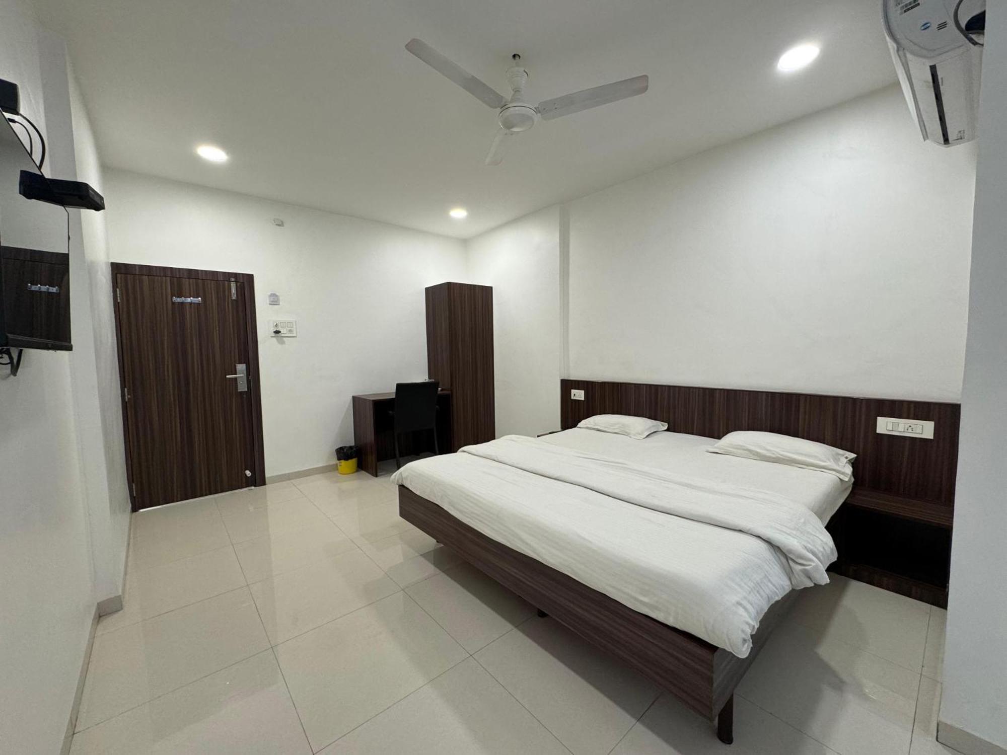 Hotel New Samrat Aurangabad  Buitenkant foto