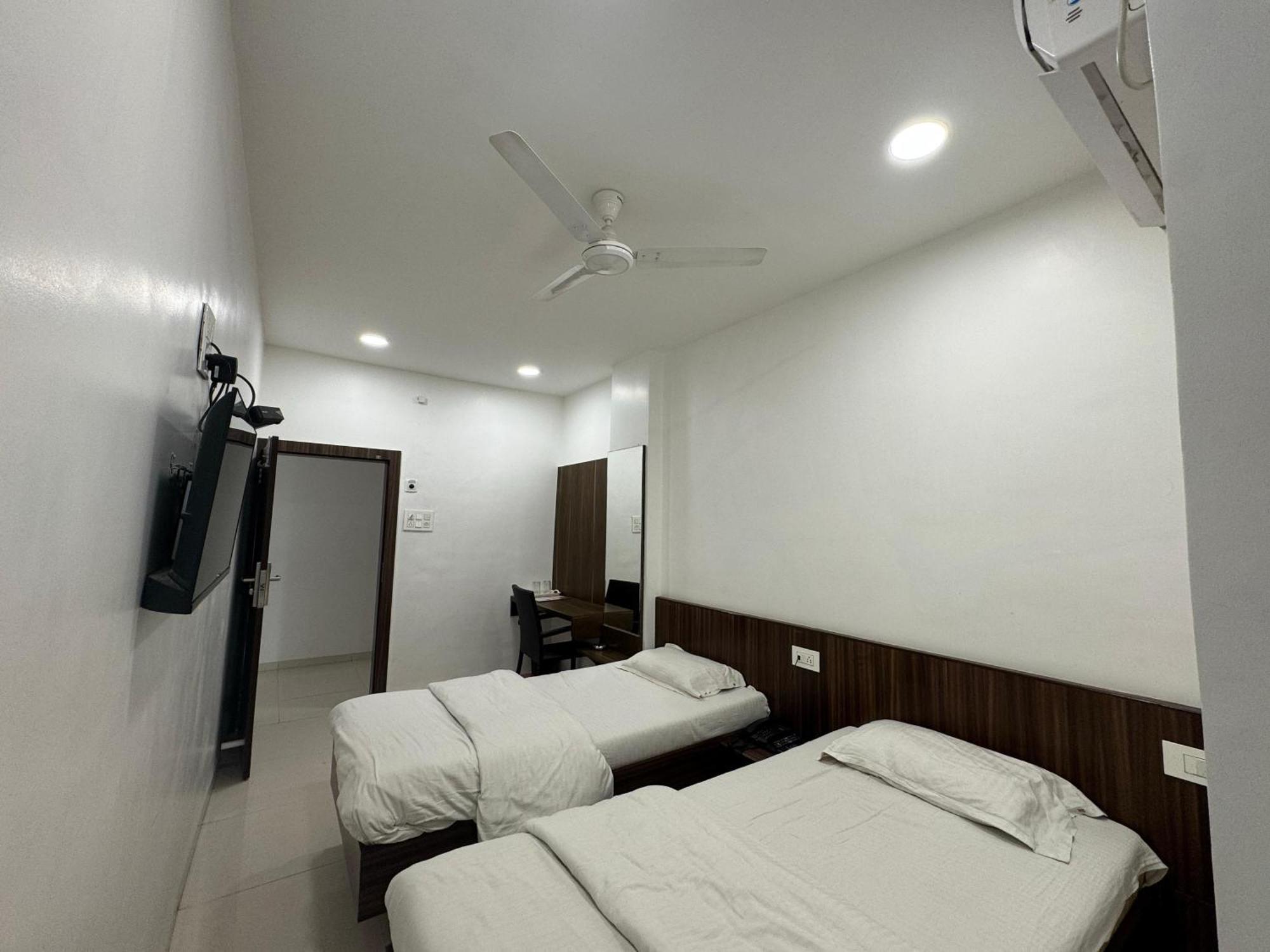 Hotel New Samrat Aurangabad  Buitenkant foto